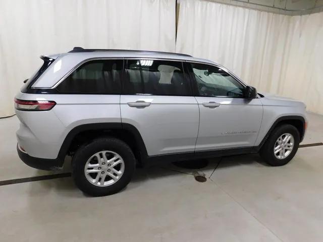 2022 Jeep Grand Cherokee Laredo 4x4