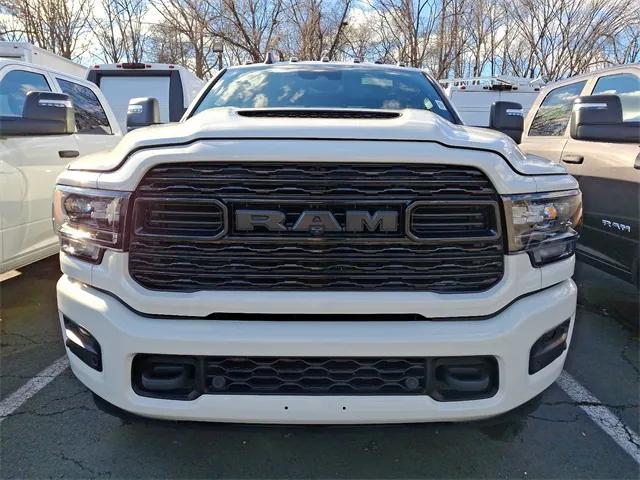 2024 RAM Ram 3500 RAM 3500 LIMITED CREW CAB 4X4 8 BOX