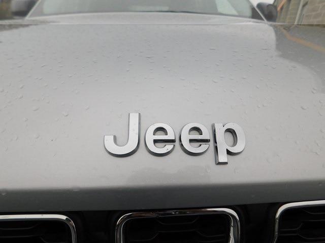 2022 Jeep Grand Cherokee Laredo 4x4
