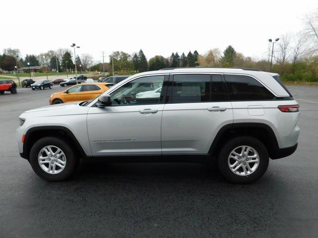 2022 Jeep Grand Cherokee Laredo 4x4