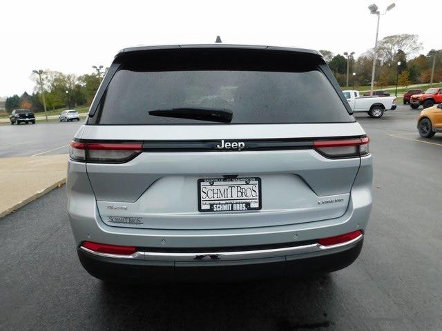 2022 Jeep Grand Cherokee Laredo 4x4