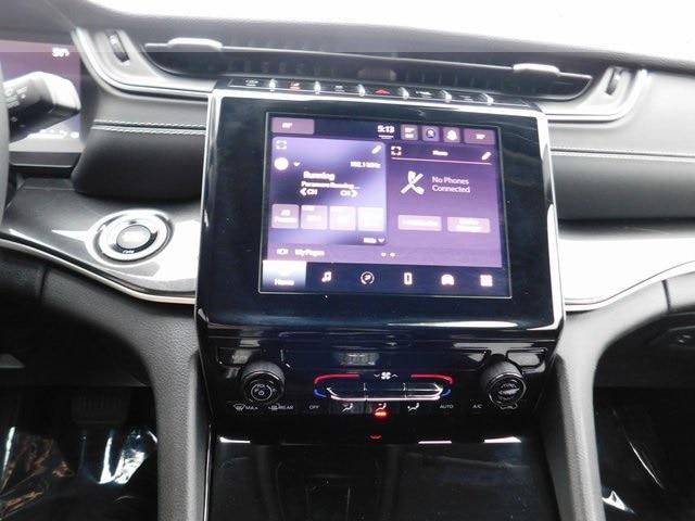 2022 Jeep Grand Cherokee Laredo 4x4