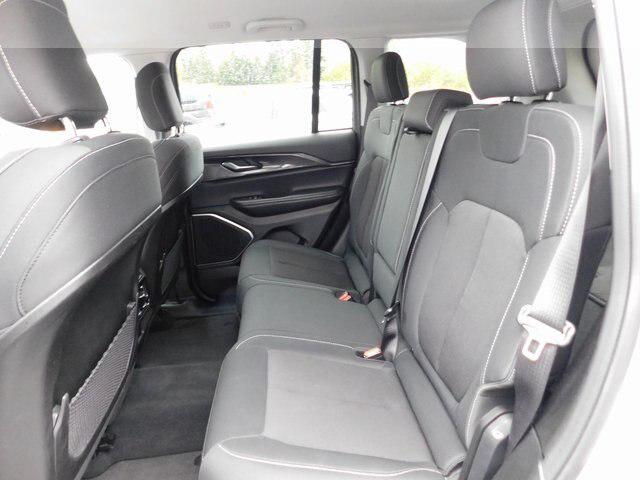 2022 Jeep Grand Cherokee Laredo 4x4