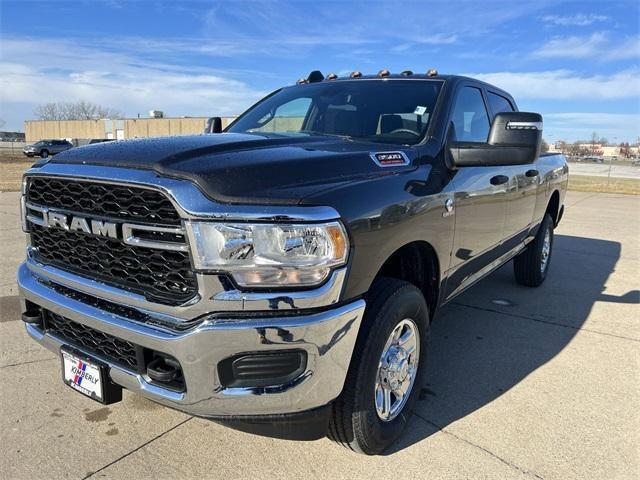 2024 RAM Ram 3500 RAM 3500 TRADESMAN CREW CAB 4X4 64 BOX