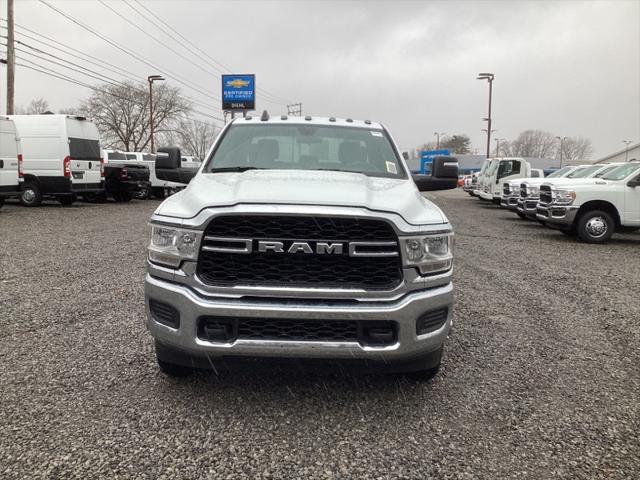 2024 RAM Ram 3500 Chassis Cab RAM 3500 TRADESMAN CREW CAB CHASSIS 4X4 60 CA