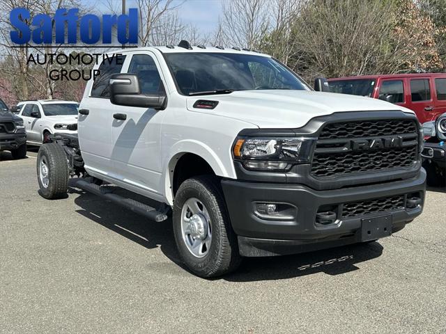 2024 RAM Ram 3500 Chassis Cab RAM 3500 TRADESMAN CREW CAB CHASSIS 4X4 60 CA