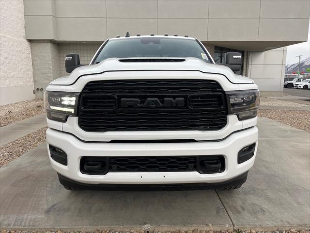 2024 RAM Ram 3500 RAM 3500 LIMITED CREW CAB 4X4 8 BOX