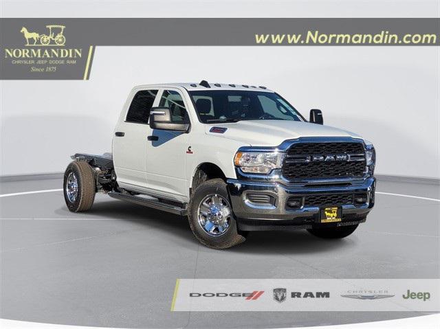 2024 RAM Ram 3500 Chassis Cab RAM 3500 TRADESMAN CREW CAB CHASSIS 4X4 60 CA