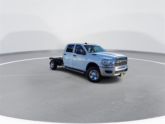 2024 RAM Ram 3500 Chassis Cab RAM 3500 TRADESMAN CREW CAB CHASSIS 4X4 60 CA