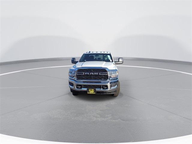 2024 RAM Ram 3500 Chassis Cab RAM 3500 TRADESMAN CREW CAB CHASSIS 4X4 60 CA