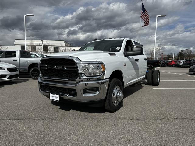 2024 RAM Ram 3500 Chassis Cab RAM 3500 TRADESMAN CREW CAB CHASSIS 4X4 60 CA