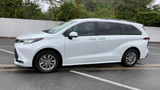 2022 Toyota Sienna XLE