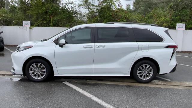 2022 Toyota Sienna XLE