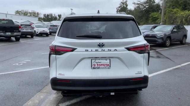 2022 Toyota Sienna XLE