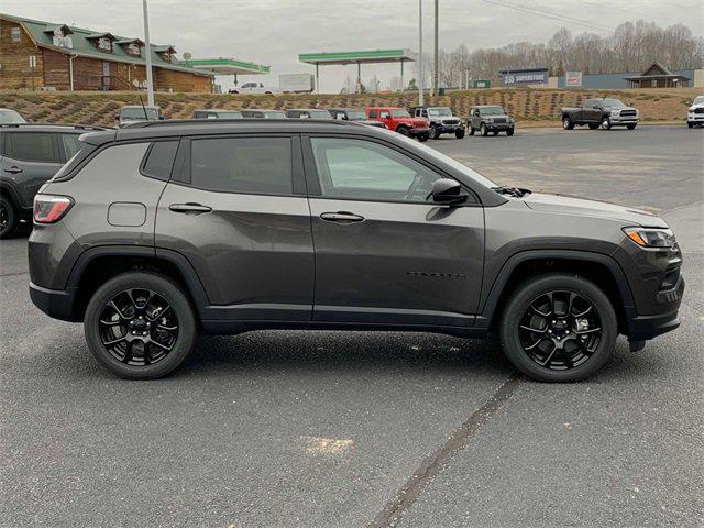 2024 Jeep Compass COMPASS LATITUDE 4X4