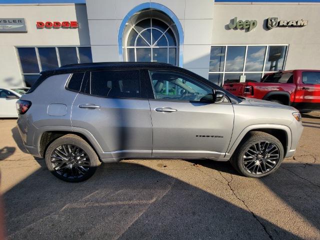 2024 Jeep Compass COMPASS LIMITED 4X4