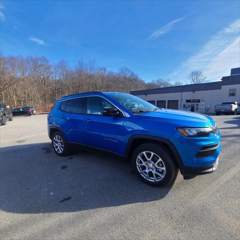 2024 Jeep Compass COMPASS LATITUDE LUX 4X4