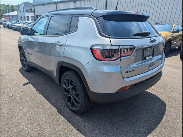 2024 Jeep Compass COMPASS LATITUDE 4X4