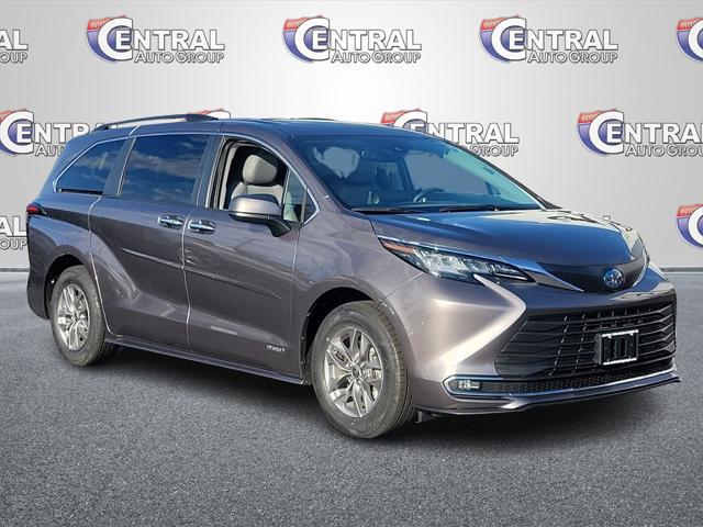 Used toyota minivan near hot sale me