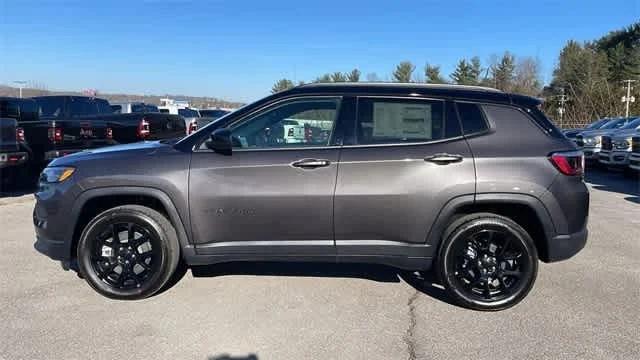 2024 Jeep Compass COMPASS LATITUDE 4X4