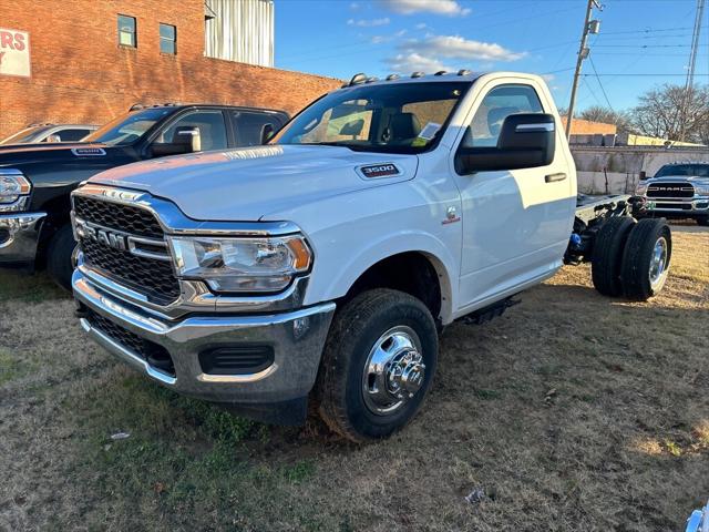 2024 RAM Ram 3500 Chassis Cab RAM 3500 TRADESMAN CHASSIS REGULAR CAB 4X4 60 CA