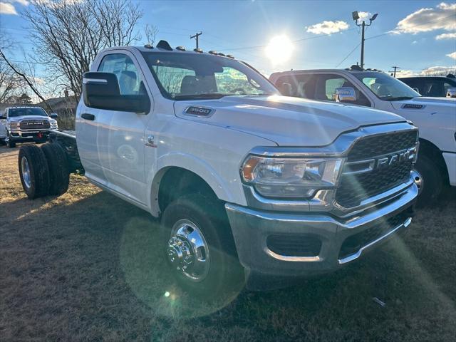 2024 RAM Ram 3500 Chassis Cab RAM 3500 TRADESMAN CHASSIS REGULAR CAB 4X4 60 CA