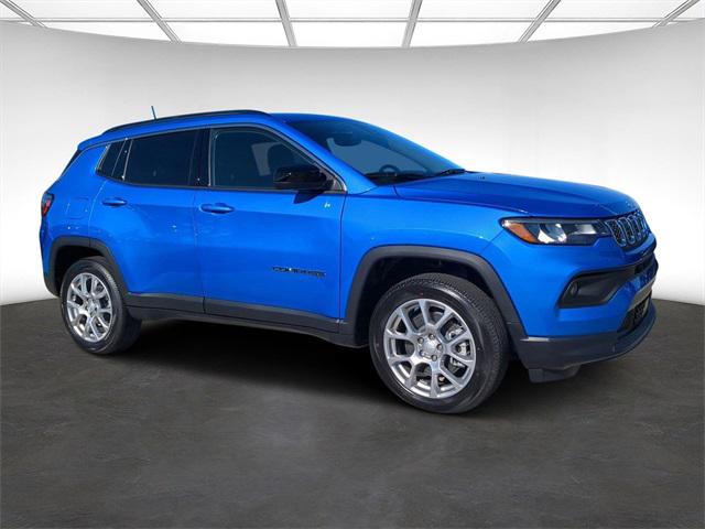 2024 Jeep Compass COMPASS LATITUDE LUX 4X4