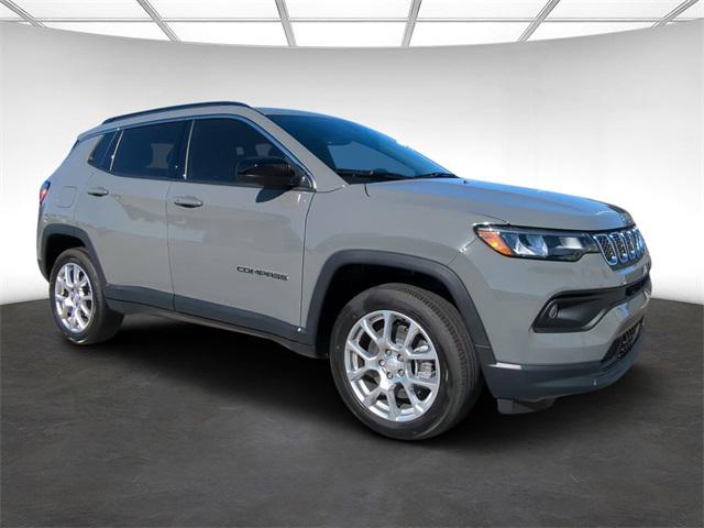 2024 Jeep Compass COMPASS LATITUDE LUX 4X4