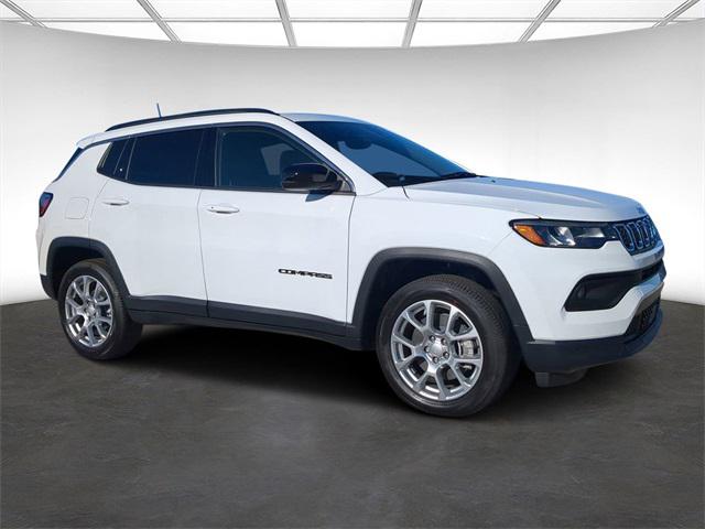 2024 Jeep Compass COMPASS LATITUDE LUX 4X4