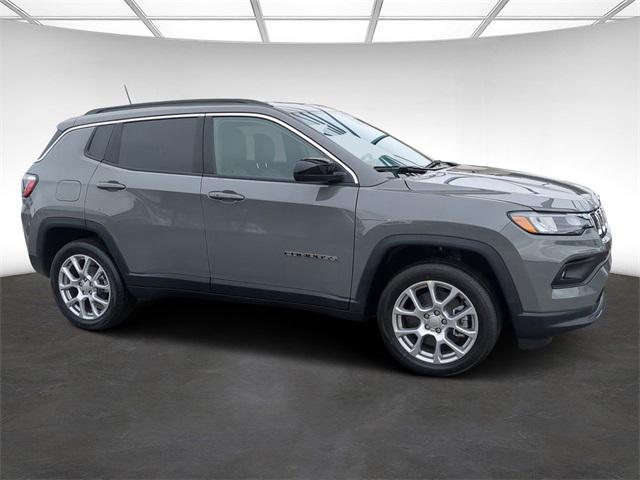 2024 Jeep Compass COMPASS LATITUDE LUX 4X4