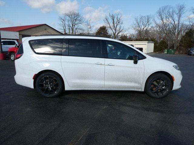 2024 Chrysler Pacifica PACIFICA TOURING L