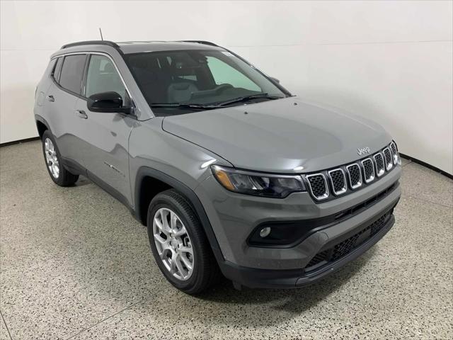 2024 Jeep Compass COMPASS LATITUDE LUX 4X4