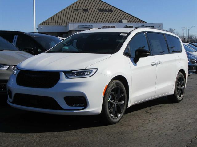 2024 Chrysler Pacifica PACIFICA TOURING L