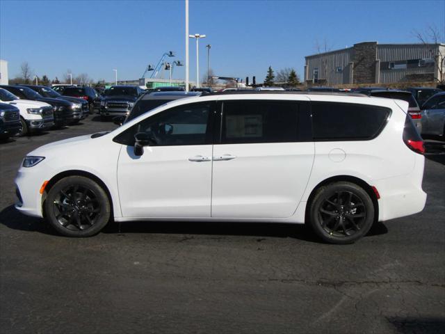 2024 Chrysler Pacifica PACIFICA TOURING L