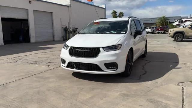 2024 Chrysler Pacifica PACIFICA TOURING L