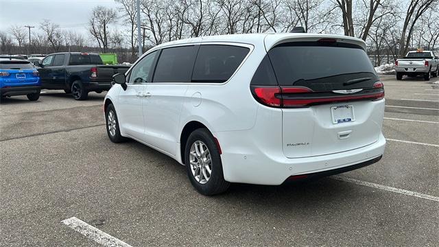 2024 Chrysler Pacifica PACIFICA TOURING L