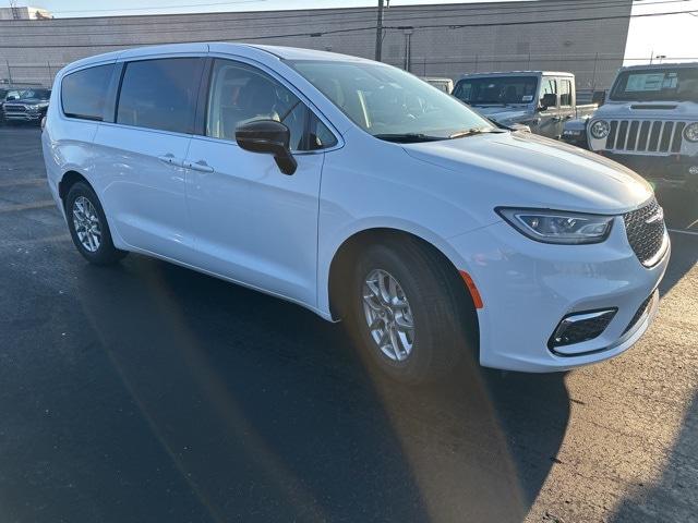 2024 Chrysler Pacifica PACIFICA TOURING L