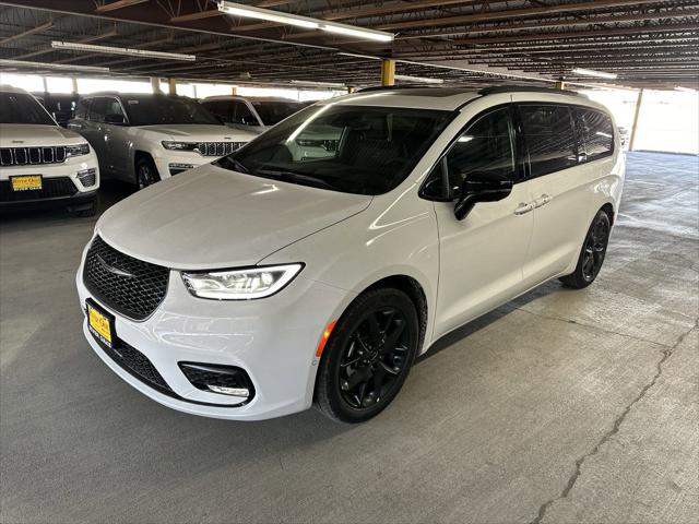 2024 Chrysler Pacifica PACIFICA TOURING L