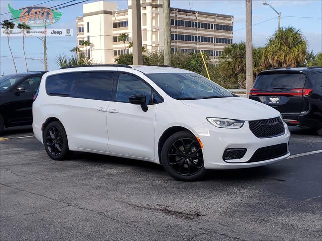 2024 Chrysler Pacifica PACIFICA TOURING L