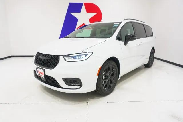 2024 Chrysler Pacifica PACIFICA TOURING L