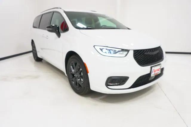 2024 Chrysler Pacifica PACIFICA TOURING L