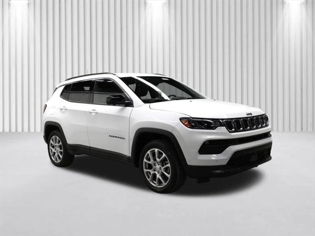 2024 Jeep Compass COMPASS LATITUDE LUX 4X4