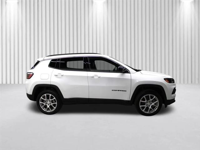 2024 Jeep Compass COMPASS LATITUDE LUX 4X4