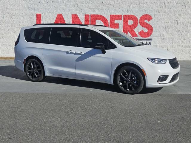 2024 Chrysler Pacifica PACIFICA TOURING L