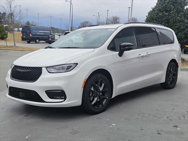 2024 Chrysler Pacifica PACIFICA TOURING L