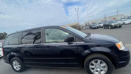 2010 Chrysler Town & Country New LX