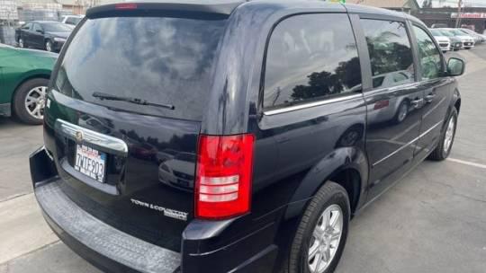 2010 Chrysler Town & Country New LX