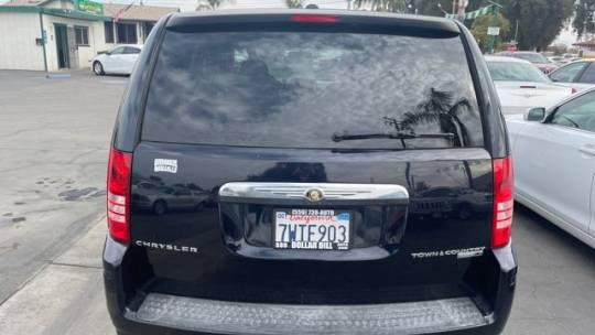 2010 Chrysler Town & Country New LX