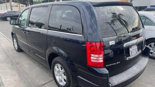 2010 Chrysler Town & Country New LX
