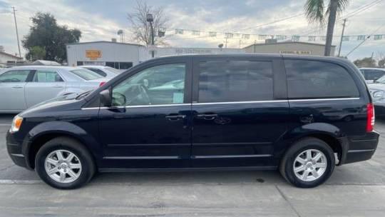 2010 Chrysler Town & Country New LX
